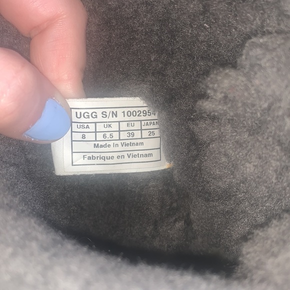 Gray UGG boots with bows, US women’s size 8 - Picture 5 of 5